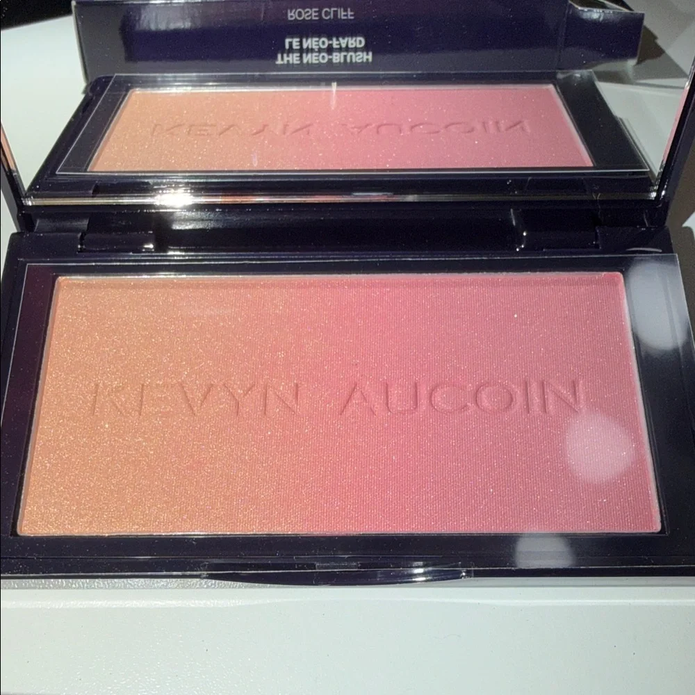 Kevyn Aucoin Blush in Rose Cliff
